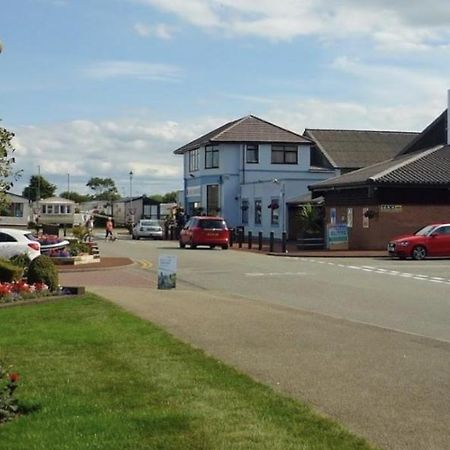 Lisa And Laddy Caravan Hire Meliden Екстер'єр фото