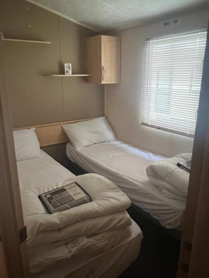 Lisa And Laddy Caravan Hire Meliden Екстер'єр фото
