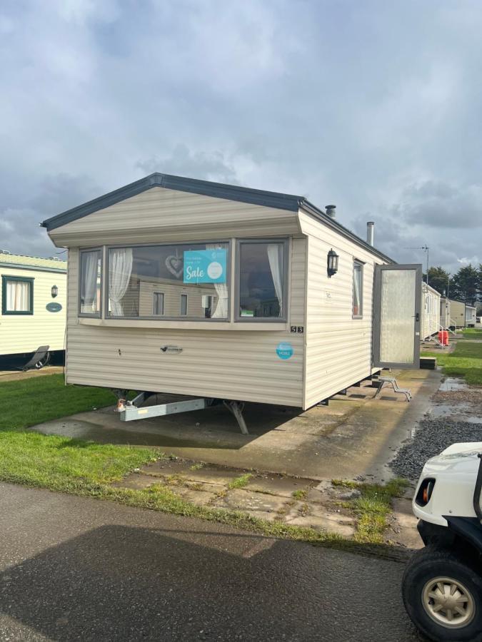 Lisa And Laddy Caravan Hire Meliden Екстер'єр фото