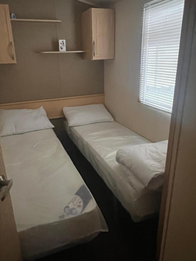 Lisa And Laddy Caravan Hire Meliden Екстер'єр фото