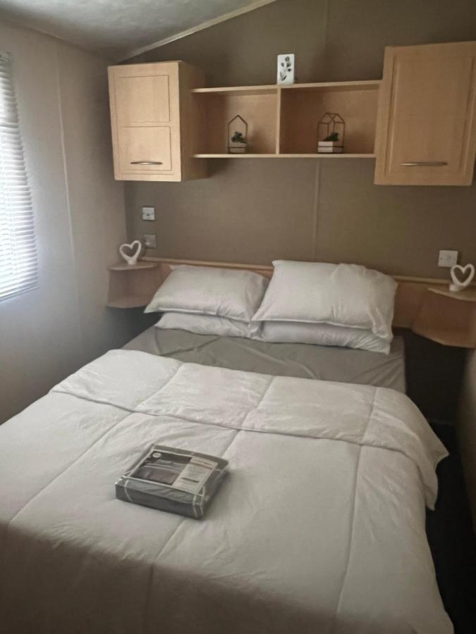 Lisa And Laddy Caravan Hire Meliden Екстер'єр фото