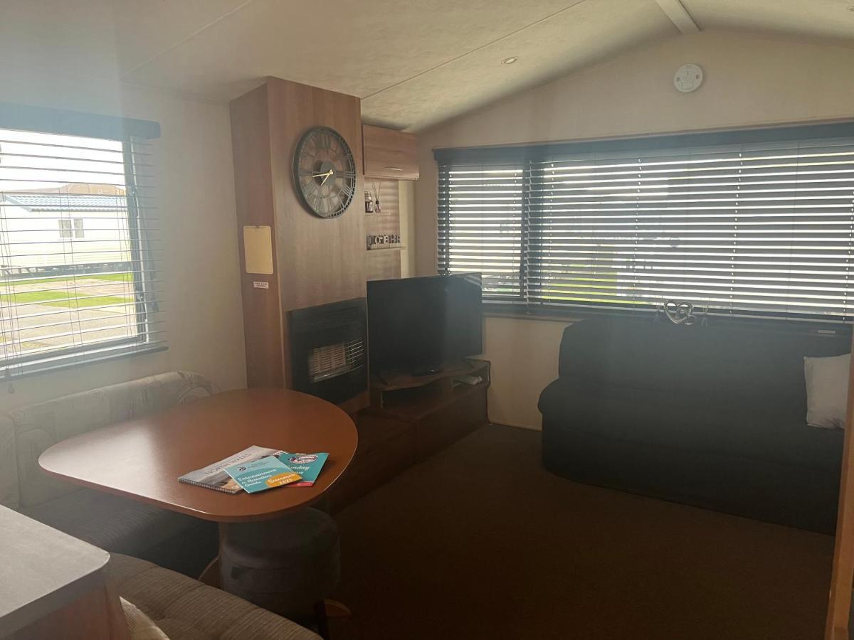 Lisa And Laddy Caravan Hire Meliden Екстер'єр фото