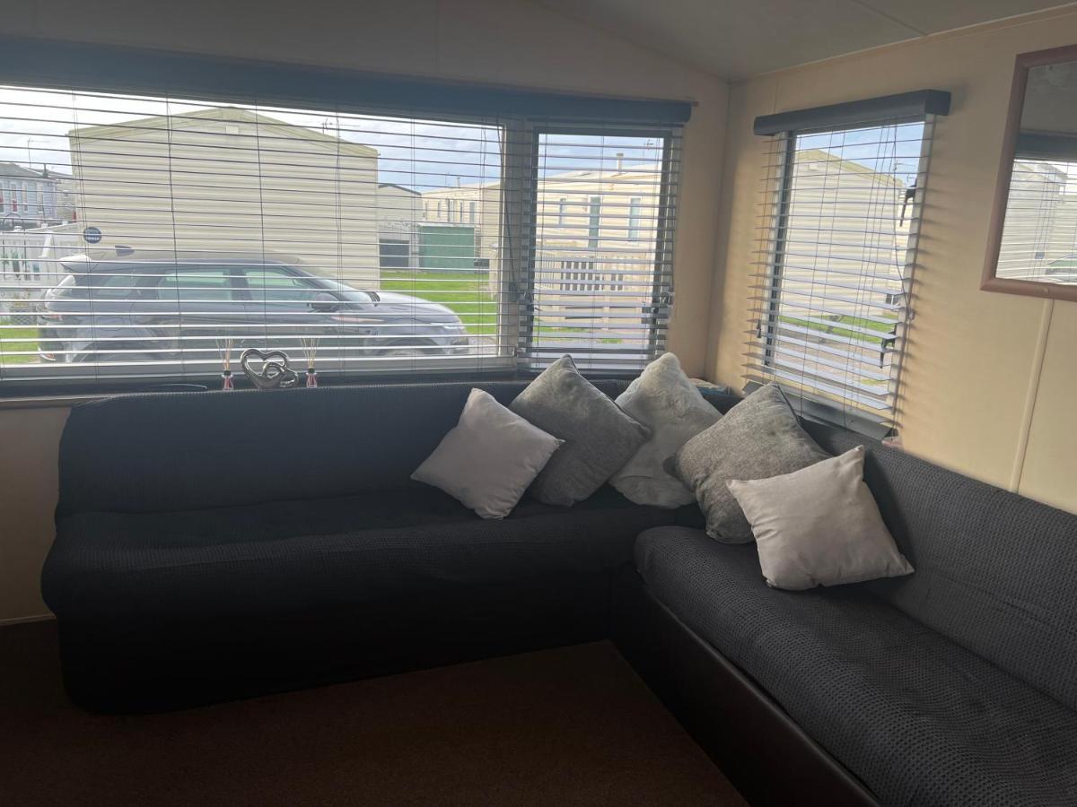 Lisa And Laddy Caravan Hire Meliden Екстер'єр фото